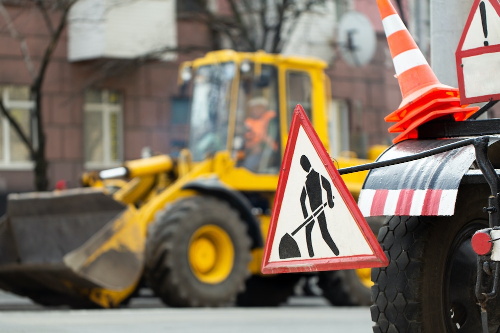 Les conséquences juridiques du non-respect des obligations sur le panneau de chantier