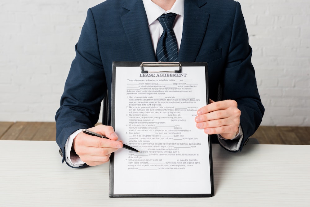 Comprendre et Négocier Efficacement un Contrat de Bail Commercial: Guide Expert