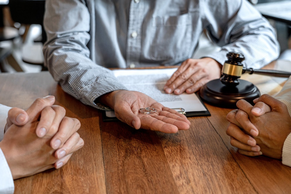 Comprendre les Droits du Père en Cas de Séparation sans Jugement: Un Guide Complet