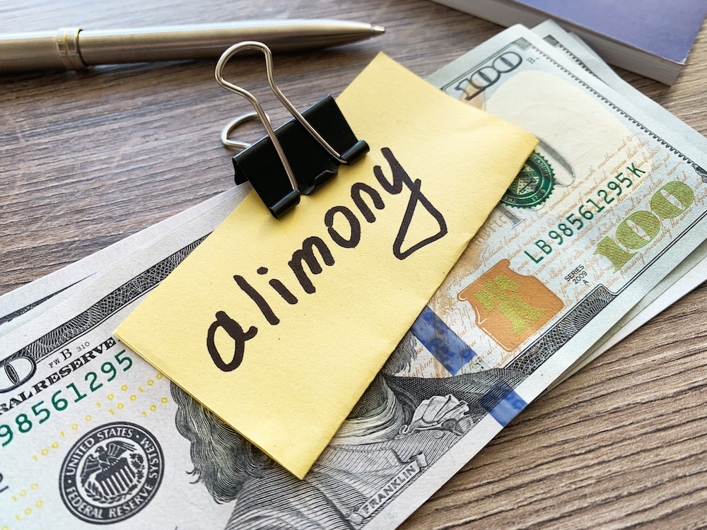 Divorce et pension alimentaire : comprendre les enjeux et les implications