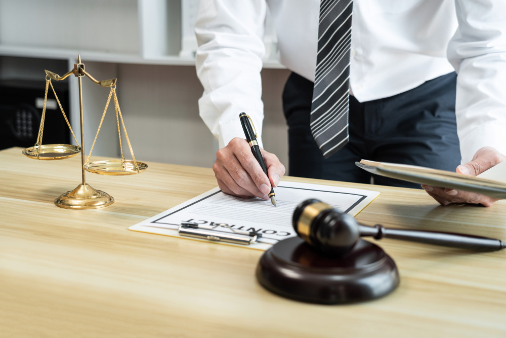 Porter plainte pour diffamation : vos droits et démarches expliqués par un avocat