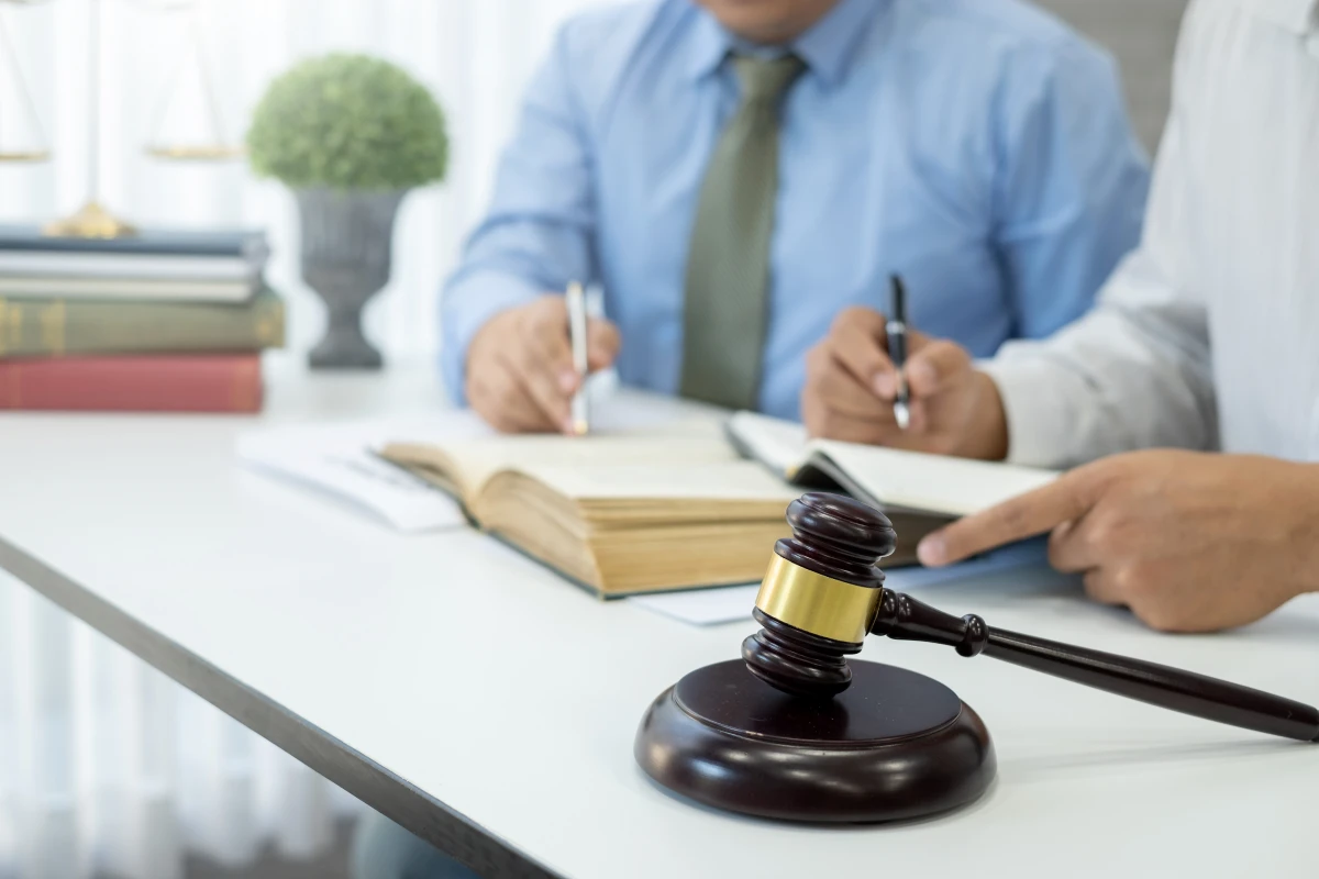 Recours légaux en cas de litige avec votre assurance auto : conseils d'un avocat